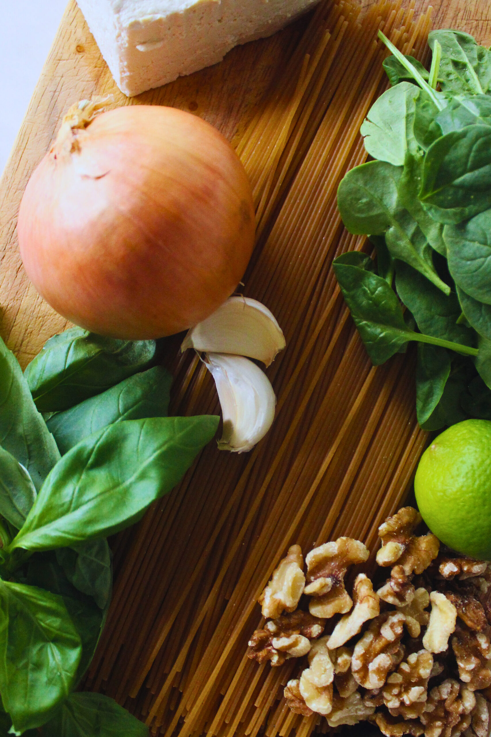 image of ingredients to make Peruvian green noodle pesto