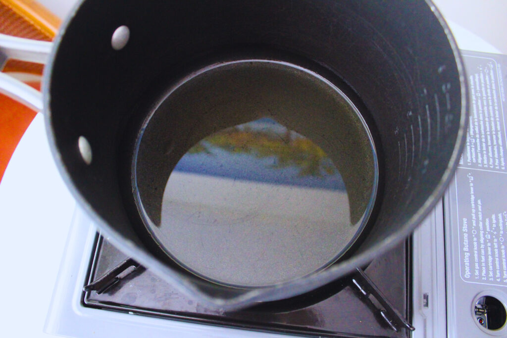 Image of oil in pot