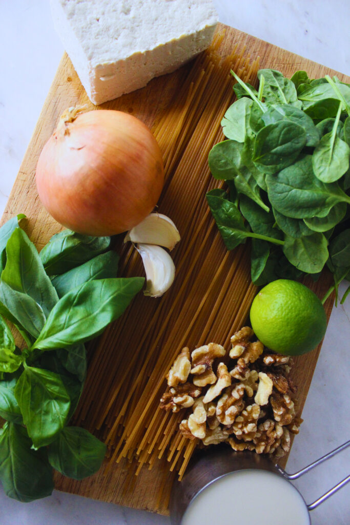 image of ingredients to make Peruvian green noodle pesto