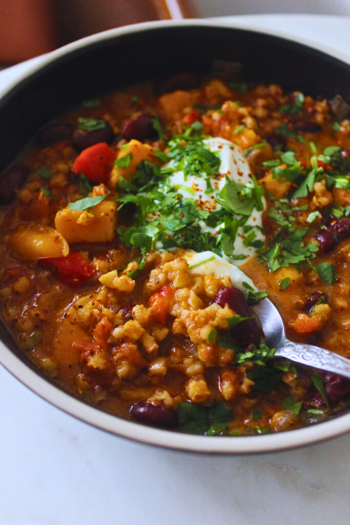 image of sorghum vegan chili topped with tofu sour cream